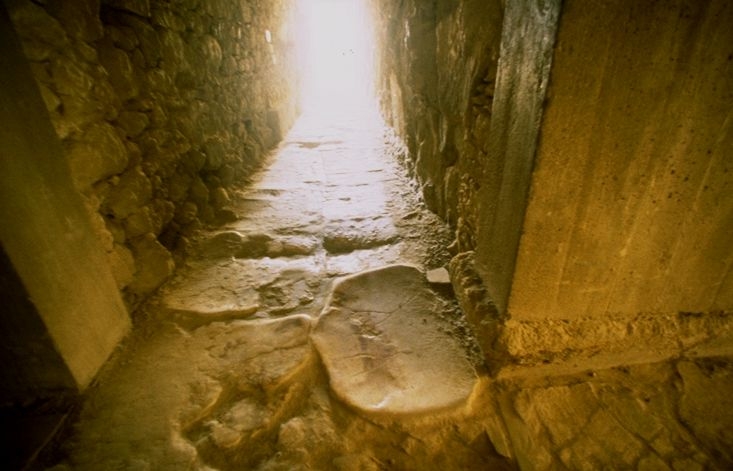 The stone bowl at the western end of the Corridor